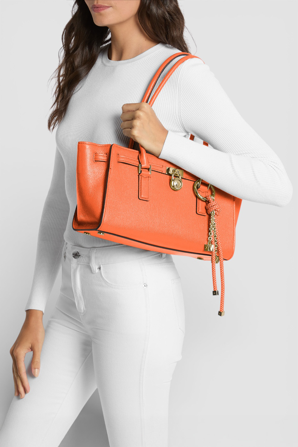 תמונת כל הלוק של תיק כתף המילטון סמול